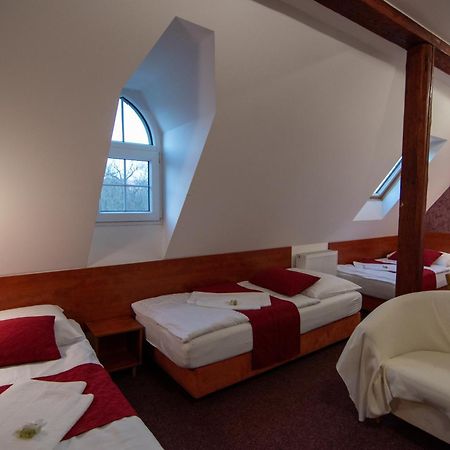 Hotel U Kaple Дечин Экстерьер фото