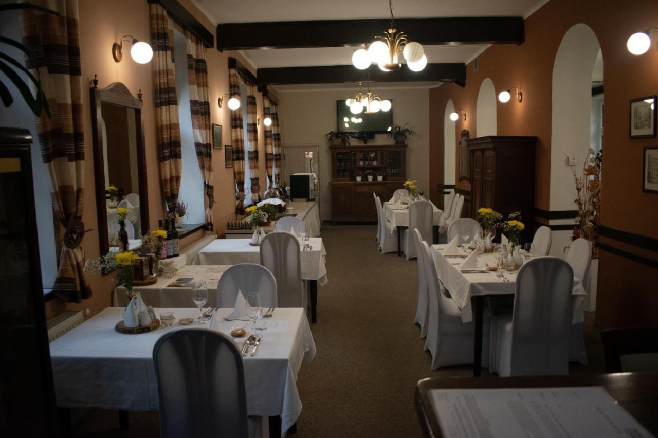 Hotel U Kaple Дечин Экстерьер фото