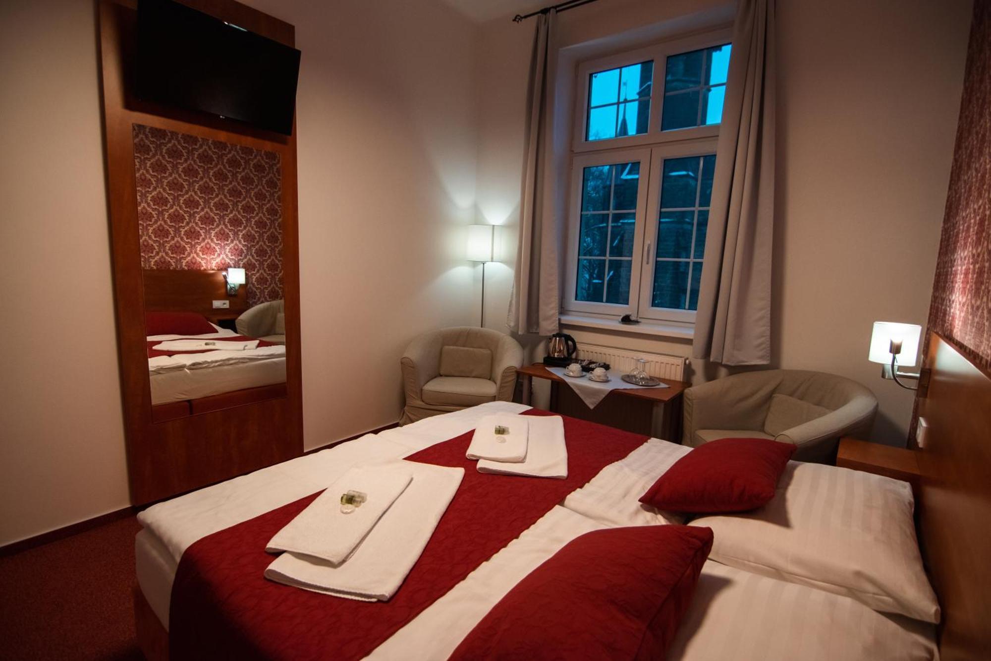 Hotel U Kaple Дечин Экстерьер фото