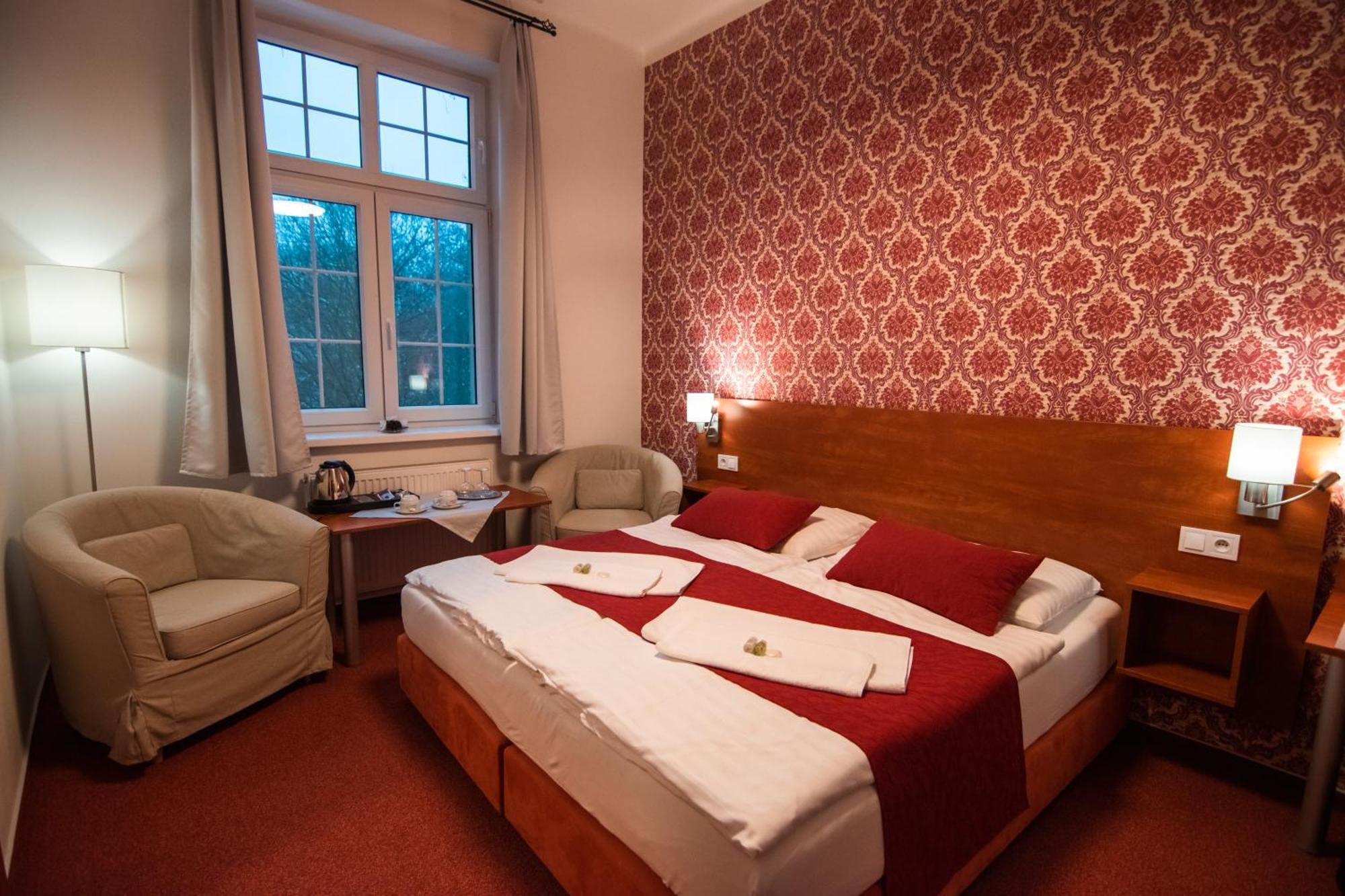 Hotel U Kaple Дечин Экстерьер фото